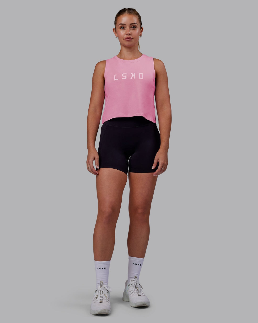 Woman wearing Agile FLXCotton Tank - Bubblegum-White