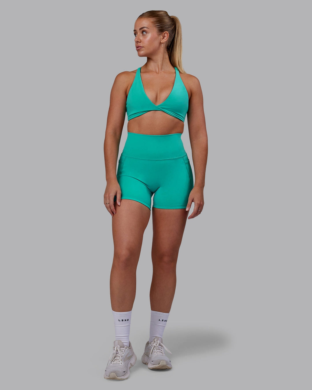 Woman wearing Agile Bra - Turquoise Tide