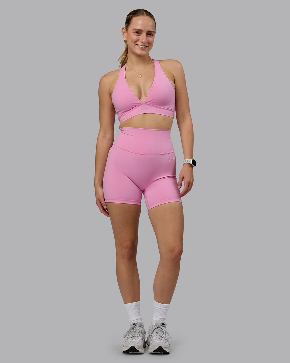 Woman wearing Base 2.0 Mid Short Tights - Bubblegum