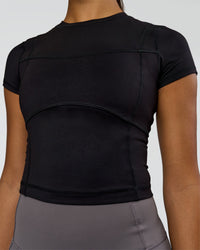 Woman wearing Bend Performance Tee - Black | Model:Rosie | Size:S | Thumbnail Index: 5