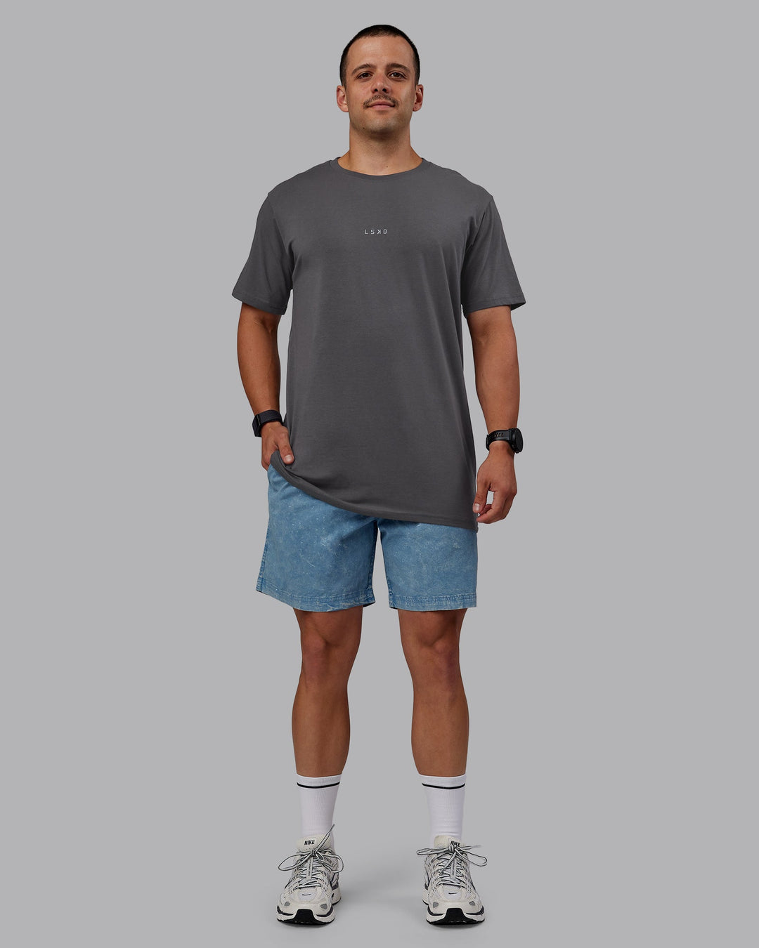 Man wearing Washed Daily 7&quot; Shorts - Elemental Blue