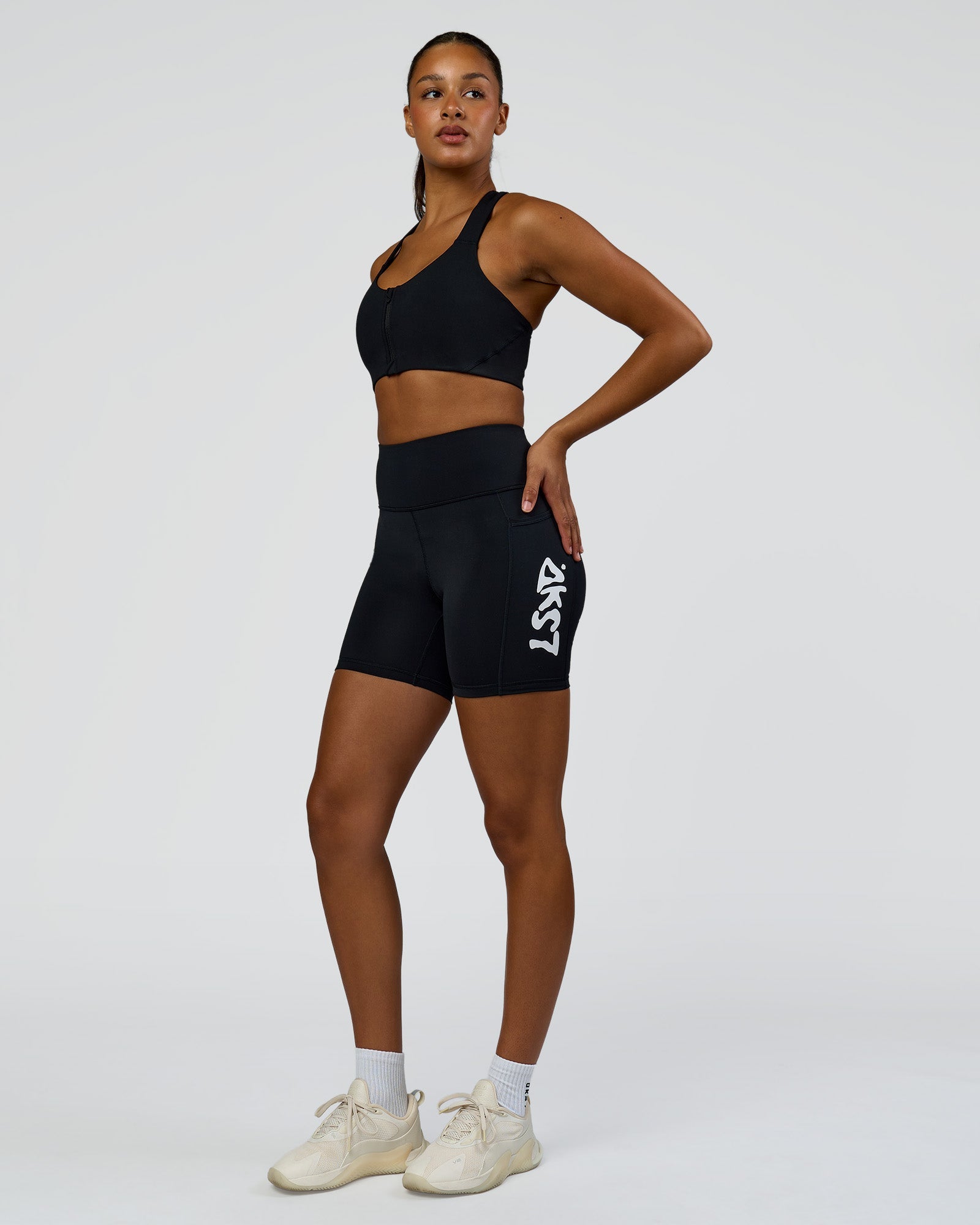 Elarra Zip Front Sports Bra - Black | LSKD – LSKD US