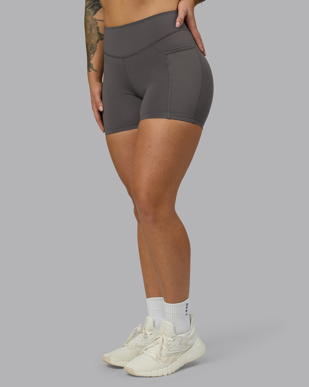 Woman wearing Elite High-Rise 4&quot; Short Pockets - Dark Storm | Model:Robyn | Size:S