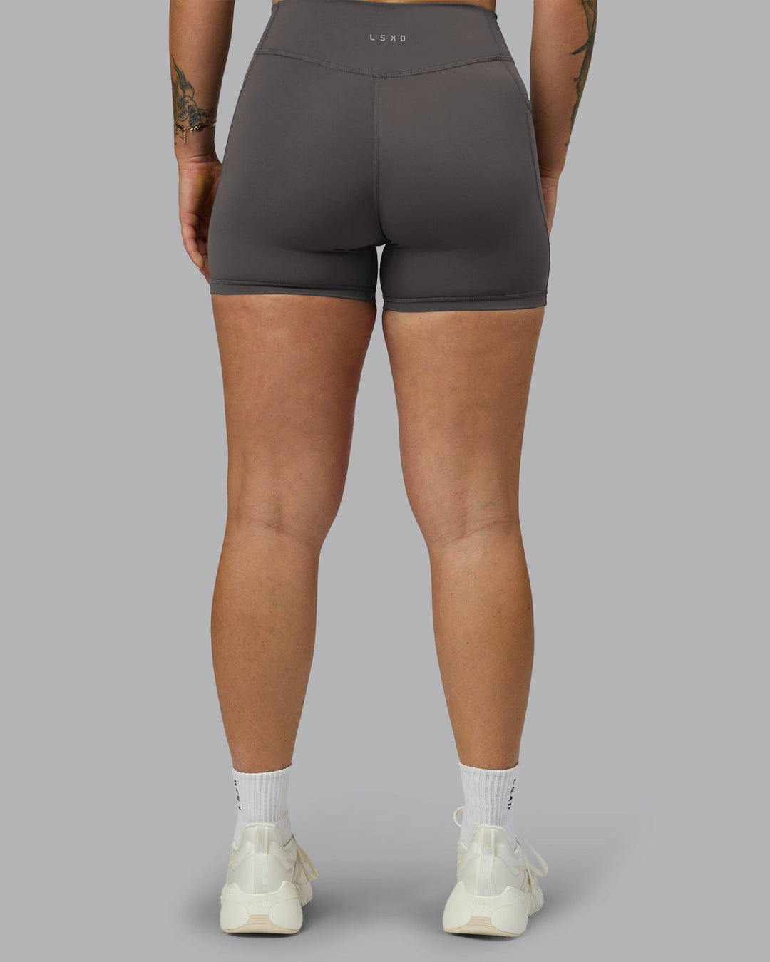 Woman wearing Elite High-Rise 4&quot; Short Pockets - Dark Storm | Model:Robyn | Size:S