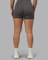 Woman wearing Elite High-Rise 4" Short Pockets - Dark Storm | Model:Robyn | Size:S