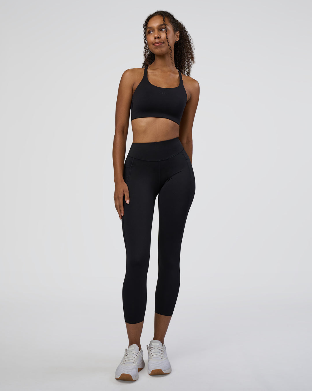 Woman wearing Elite High-Rise 7/8 Legging Pockets - Black | Model:Jordan | Size:S