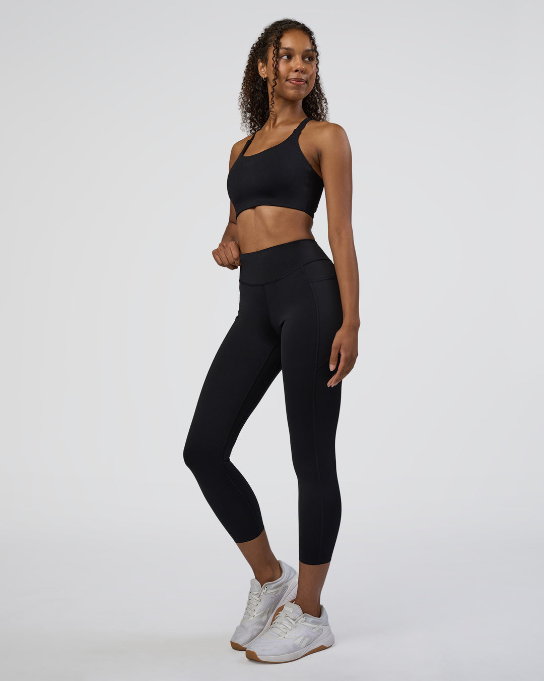 Woman wearing Elite High-Rise 7/8 Legging Pockets - Black | Model:Jordan | Size:S