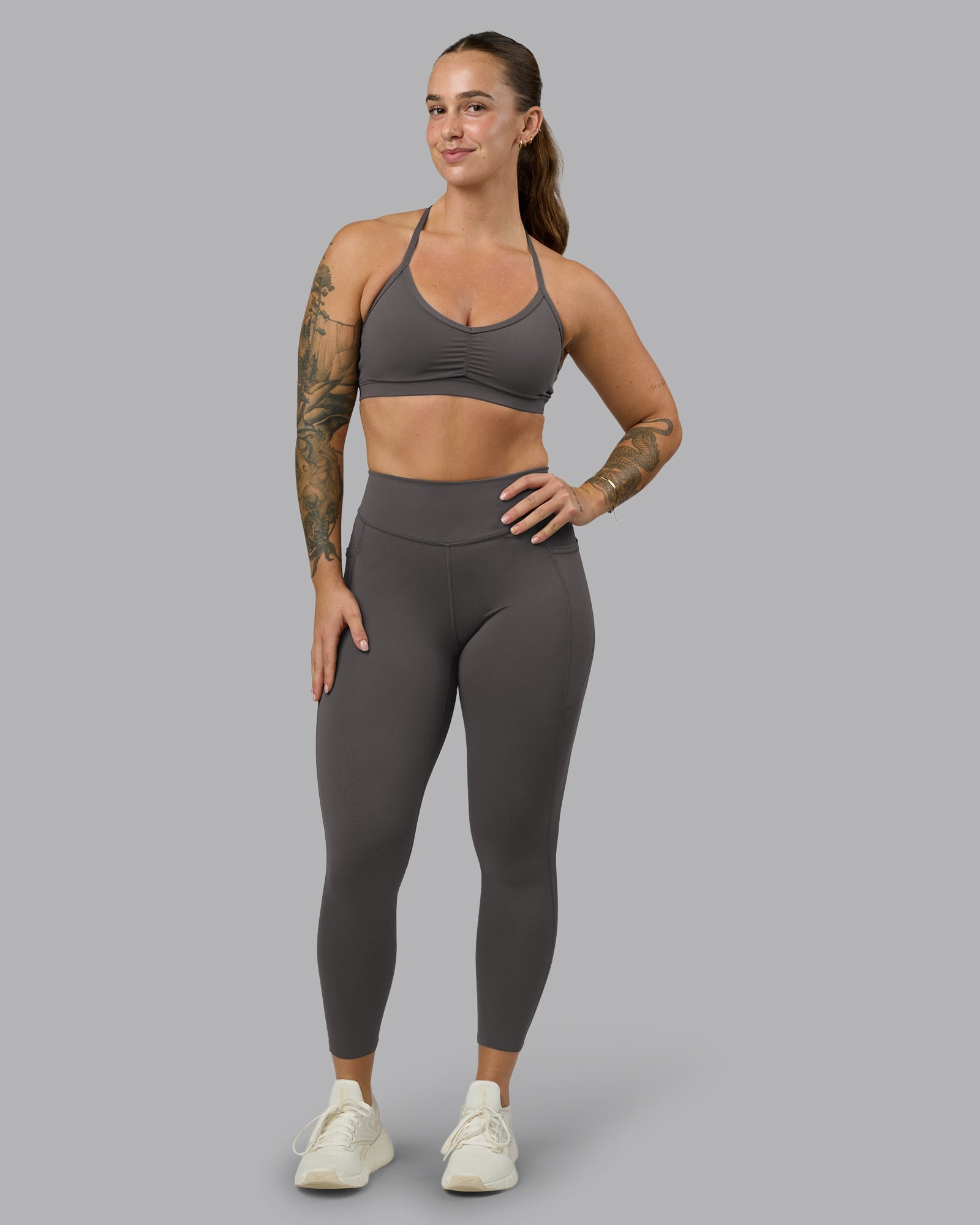 Woman wearing Elite High-Rise 7/8 Legging Pockets - Dark Storm | Model:Robyn | Size:S