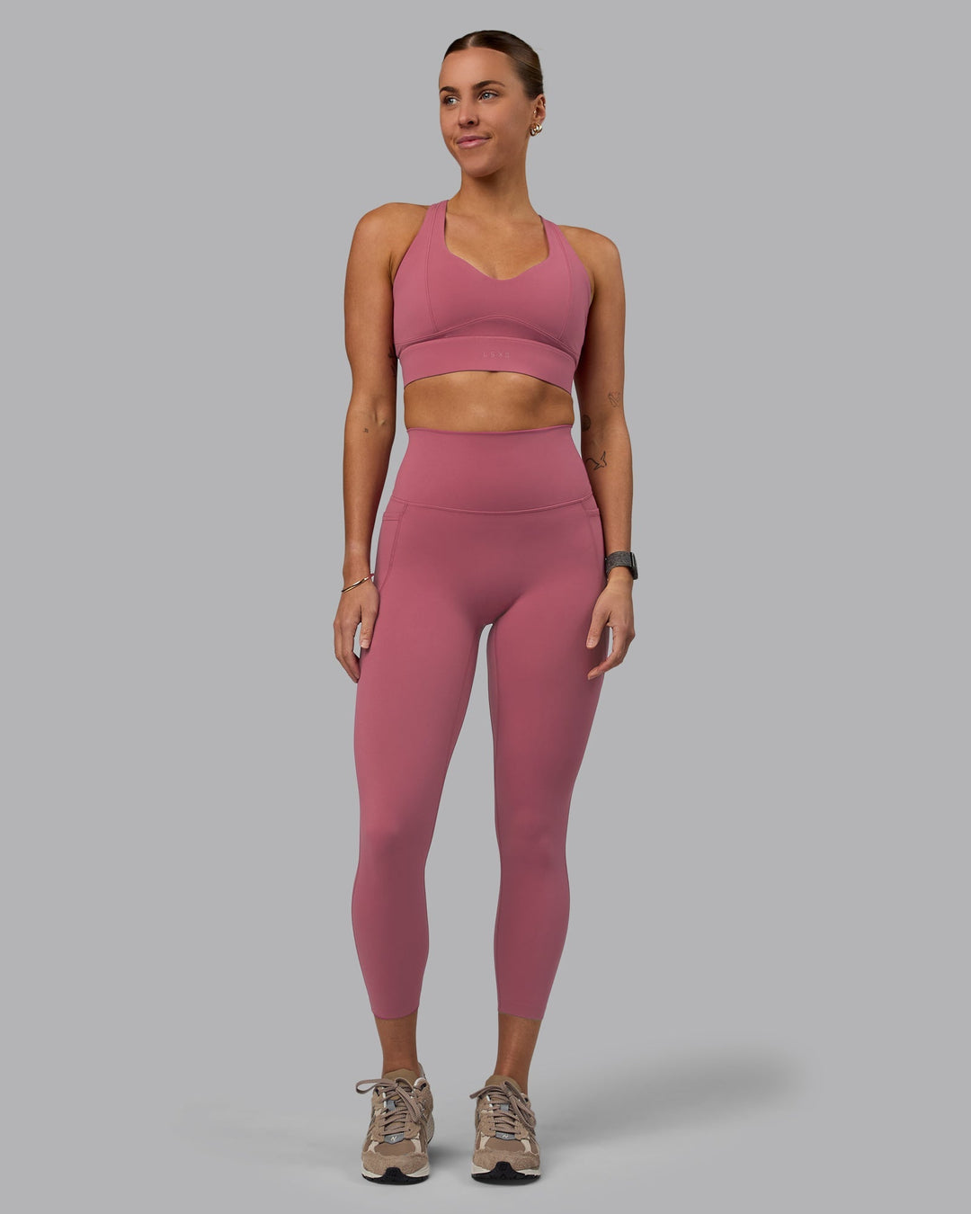 Woman wearing Elixir Ultra High-Rise 7/8 Legging Pockets - Mauve Haze