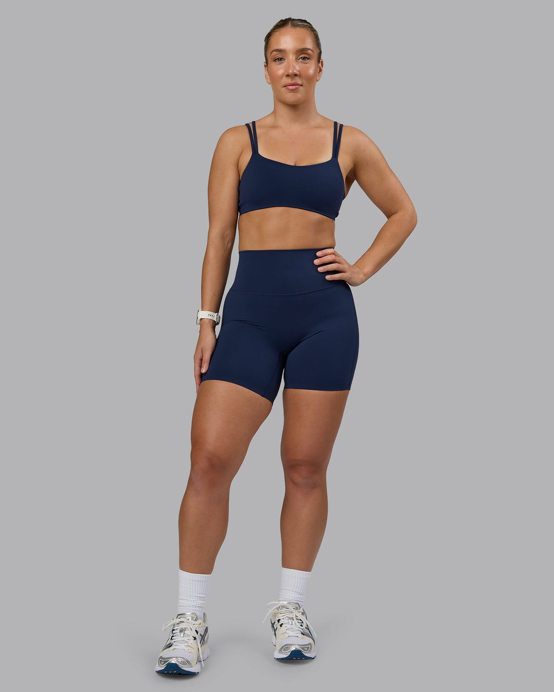 Woman wearing Elixir Mid Short Tights - Future Navy