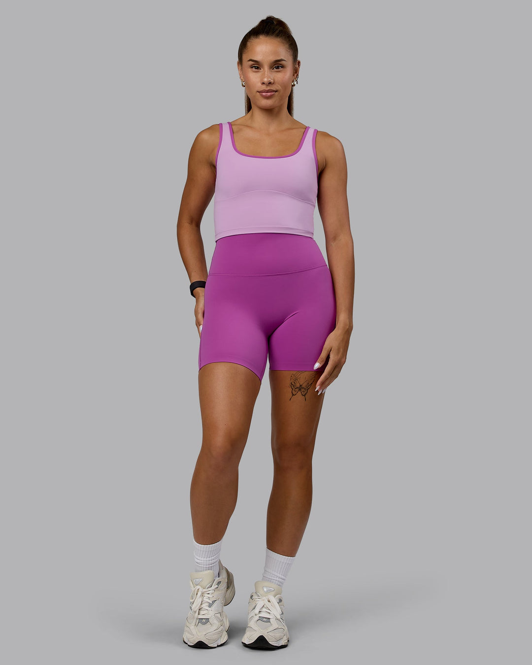 Woman wearing Elixir Mid Short Tights - Orchid