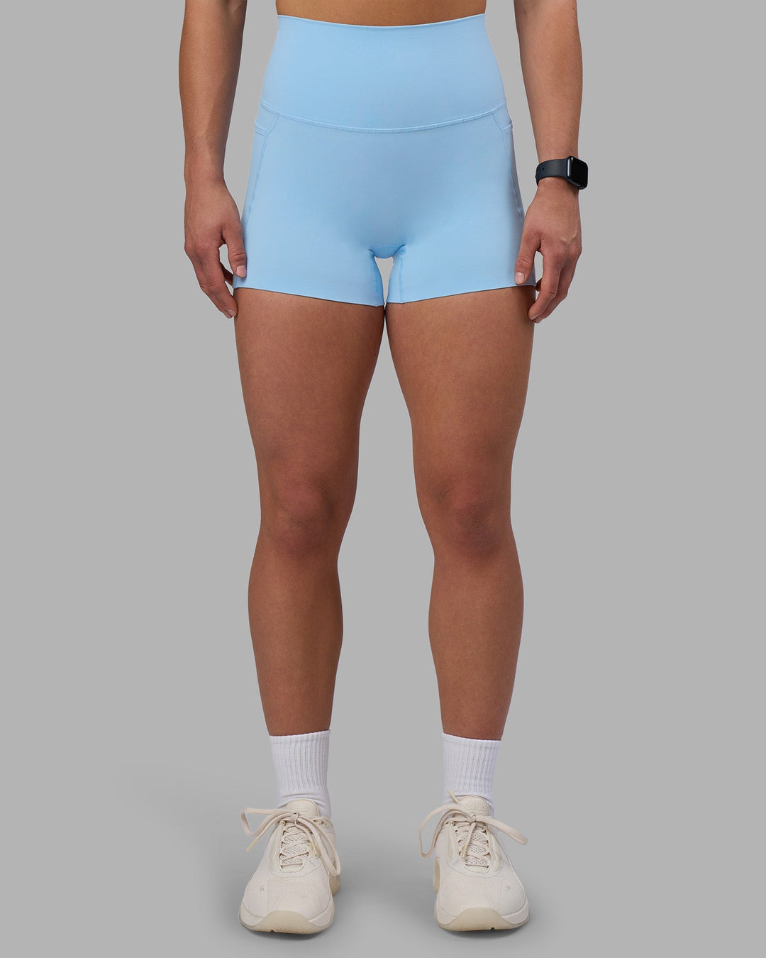 Woman wearing Elixir Ultra High-Rise 4&quot; Short Pockets - Open Air | Model:Keisha | Size:S