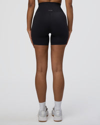 Woman wearing Elixir Ultra High-Rise 6" Short - Black | Model:Jordan | Size:S