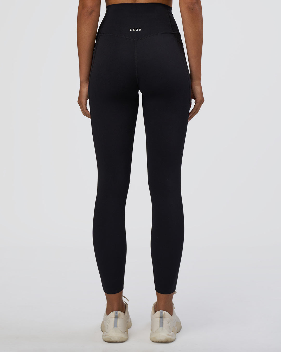 Woman wearing Elixir Ultra High-Rise 7/8 Legging Pockets - Black | Model:Ruby | Size:S