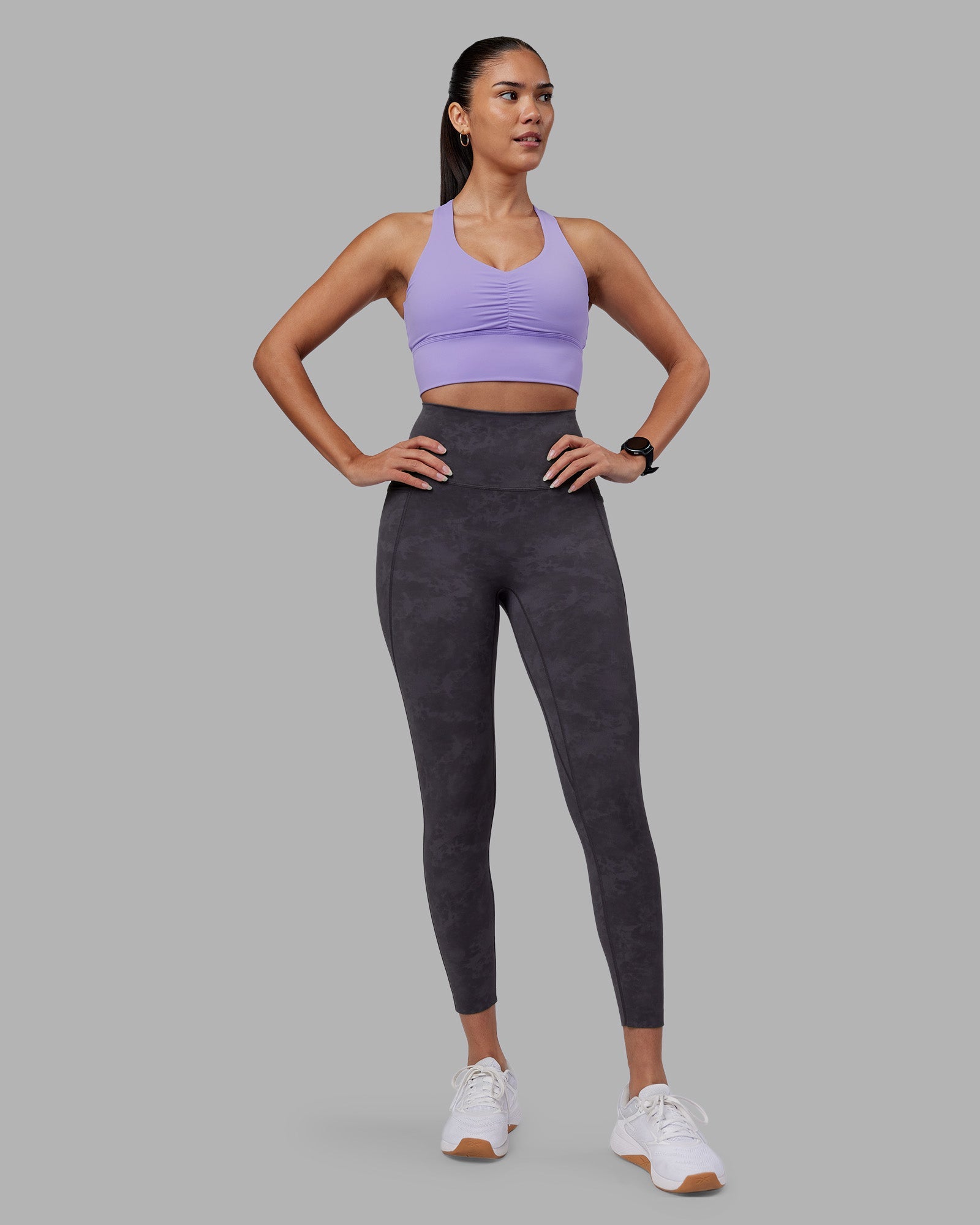 Woman wearing Elixir Ultra High-Rise 7/8 Legging Pockets - Dark Storm Wash | Model:Rhiley | Size:S