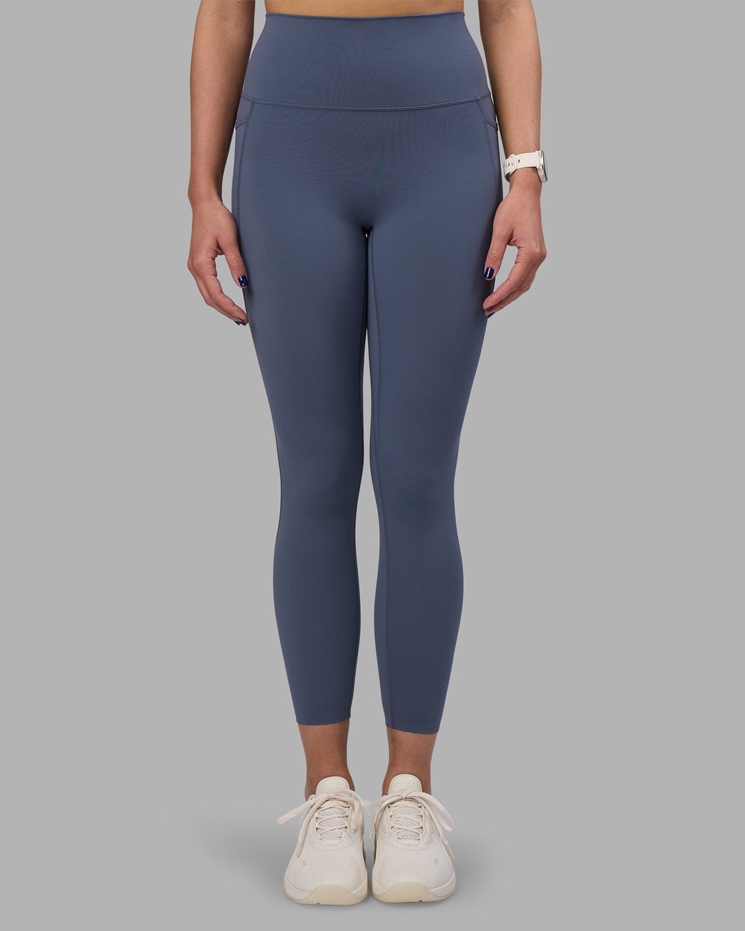 Woman wearing Elixir Ultra High-Rise 7/8 Legging Pockets - Night Shadow | Model:Phoebe | Size:S