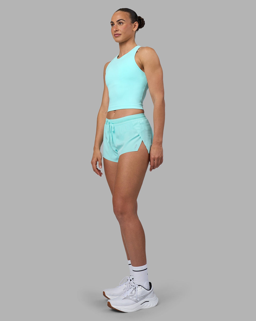Woman wearing Flow Performance Tank 2.0 - Island Paradise | Model:Sophie | Size:S