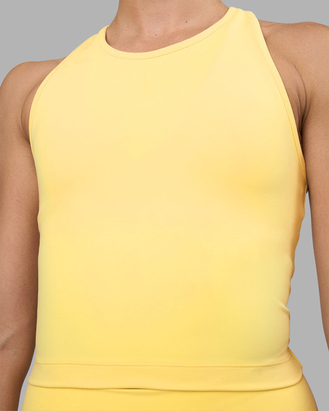 Woman wearing Flow Performance Tank 2.0 - Lemon | Model:Sophie | Size:S