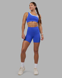 Woman wearing Fusion High-Rise 6" Short Pockets - Power Cobalt | Model:Hannah | Size:S