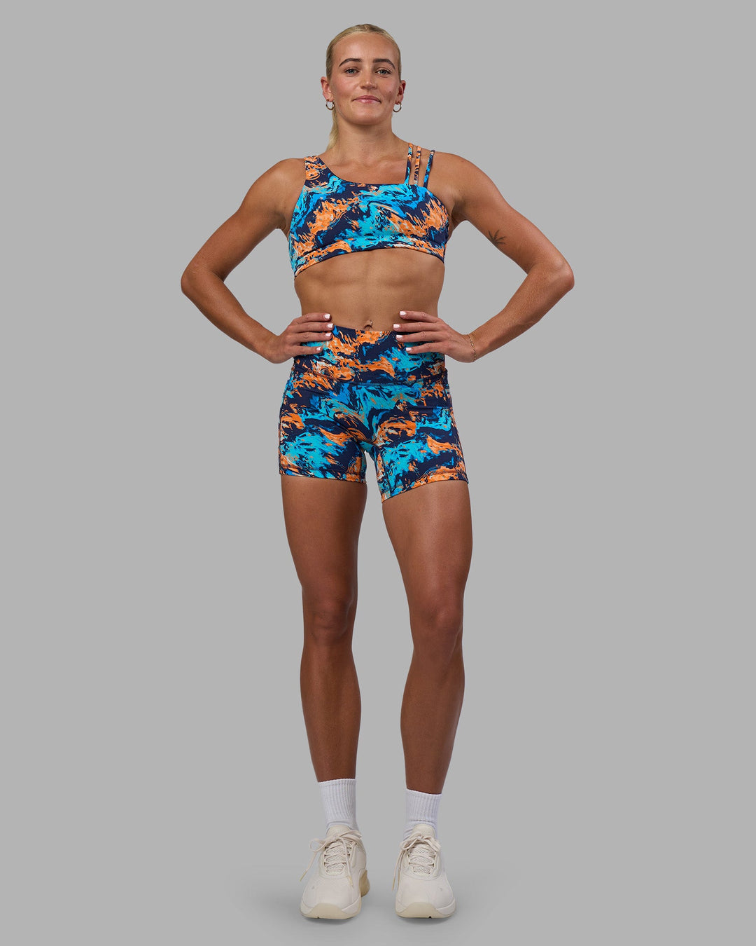 Woman wearing Fusion High-Rise 6&quot; Short Pockets - React Print | Model:Katie | Size:S