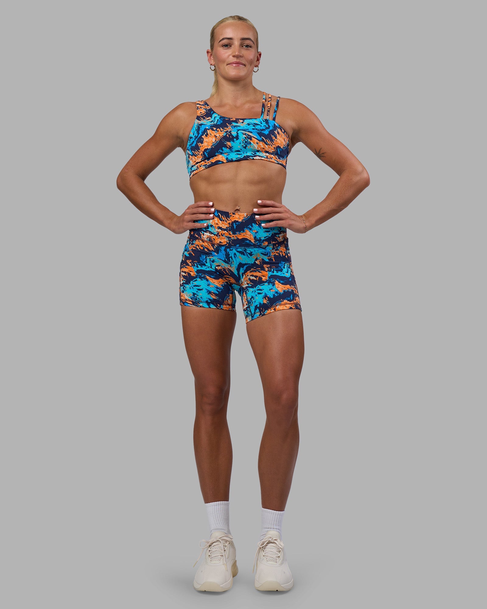 Woman wearing Fusion High-Rise 6" Short Pockets - React Print | Model:Katie | Size:S