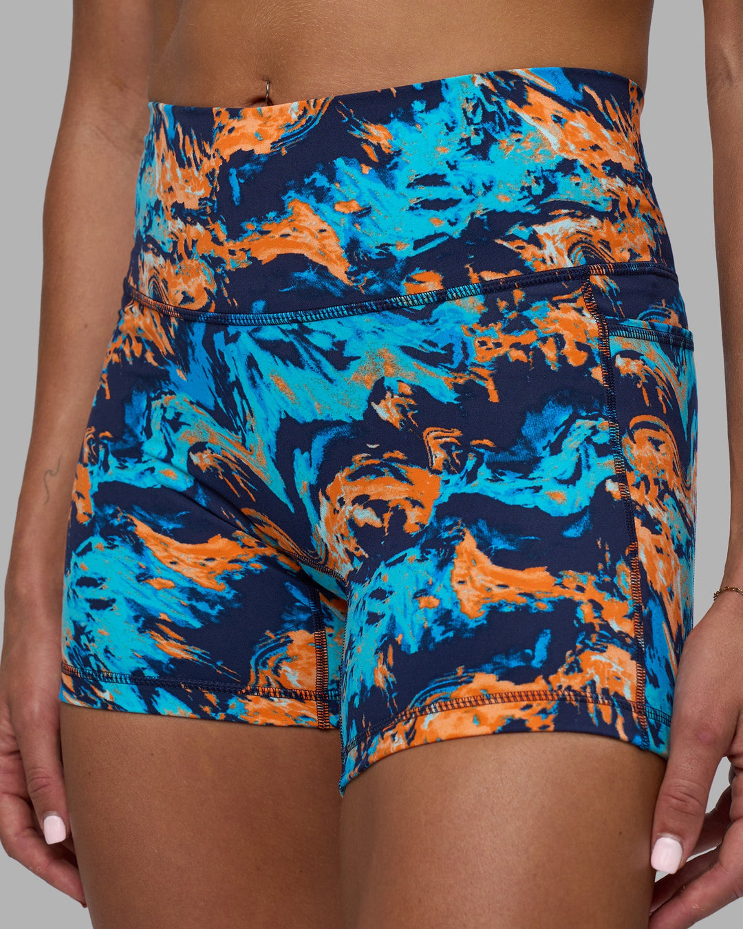 Woman wearing Fusion High-Rise 6&quot; Short Pockets - React Print | Model:Katie | Size:S