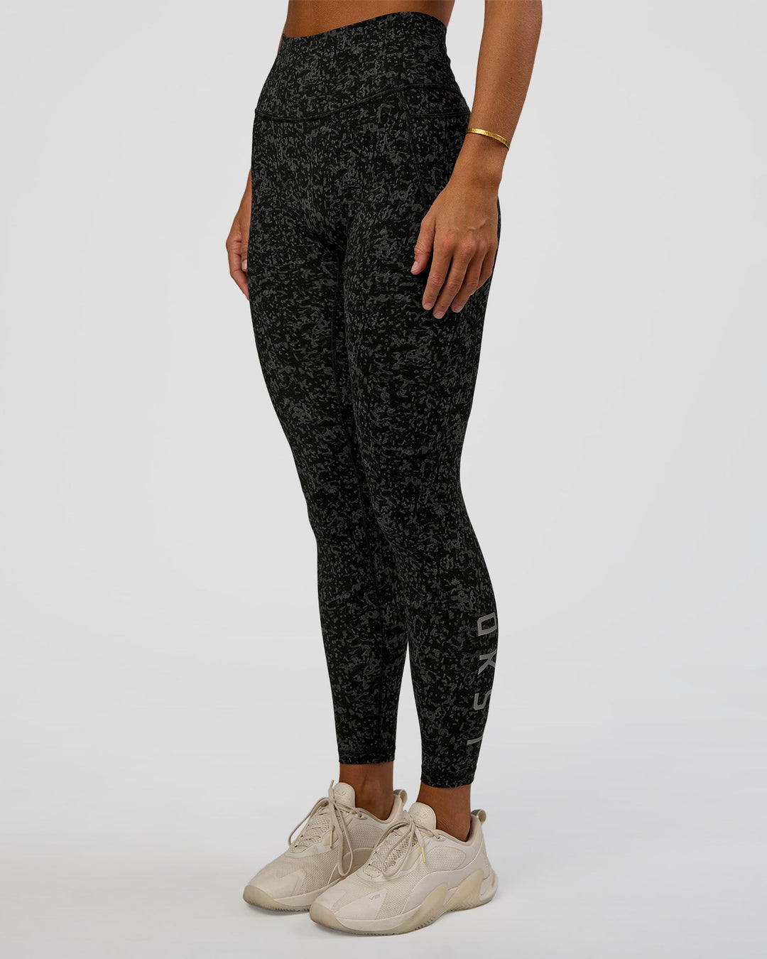 Woman wearing Fusion Icon Ultra High-Rise Full Length Legging Pockets - Energy Print Black-Reflective | Model:Amity | Size:S