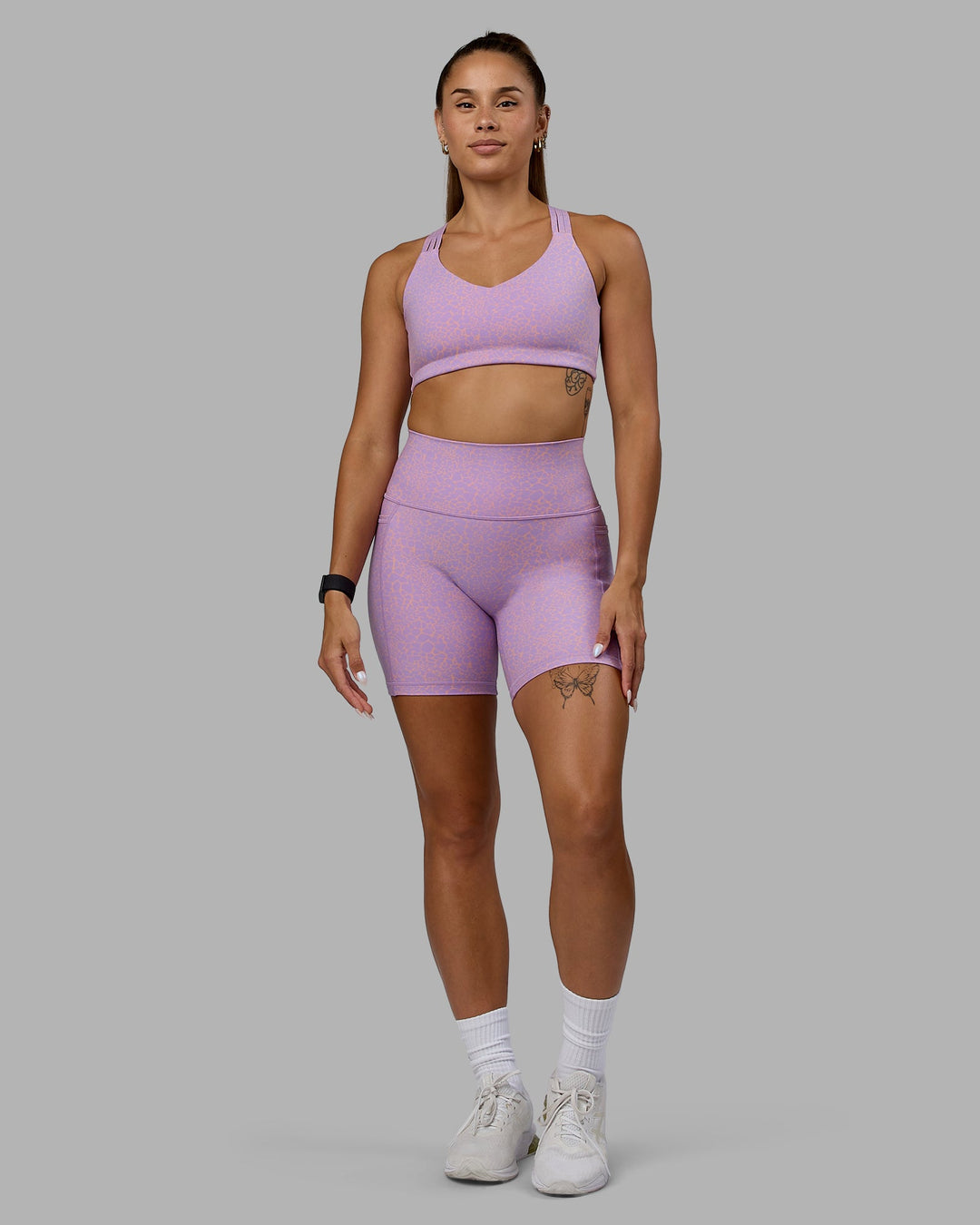 Woman wearing Fusion Mid Short Tights - Pale Lilac Vitality Print