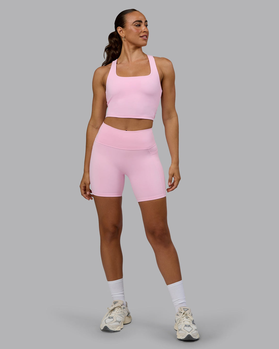 Woman wearing Fusion Mid Short Tights with Pockets - Pale Pink