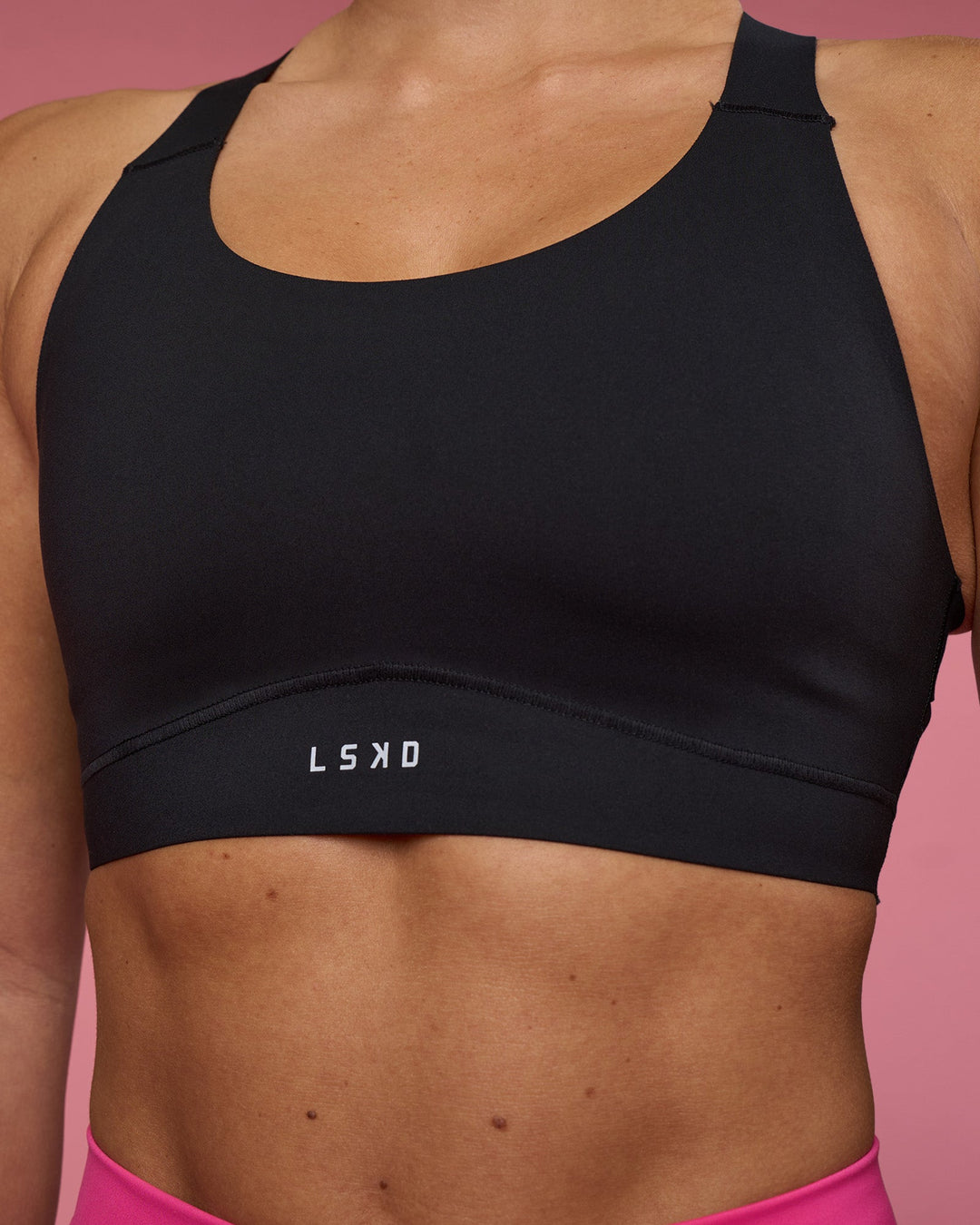 Woman wearing Fusion Sports Bra 2.0 - Black | Model:Hannah | Size:S
