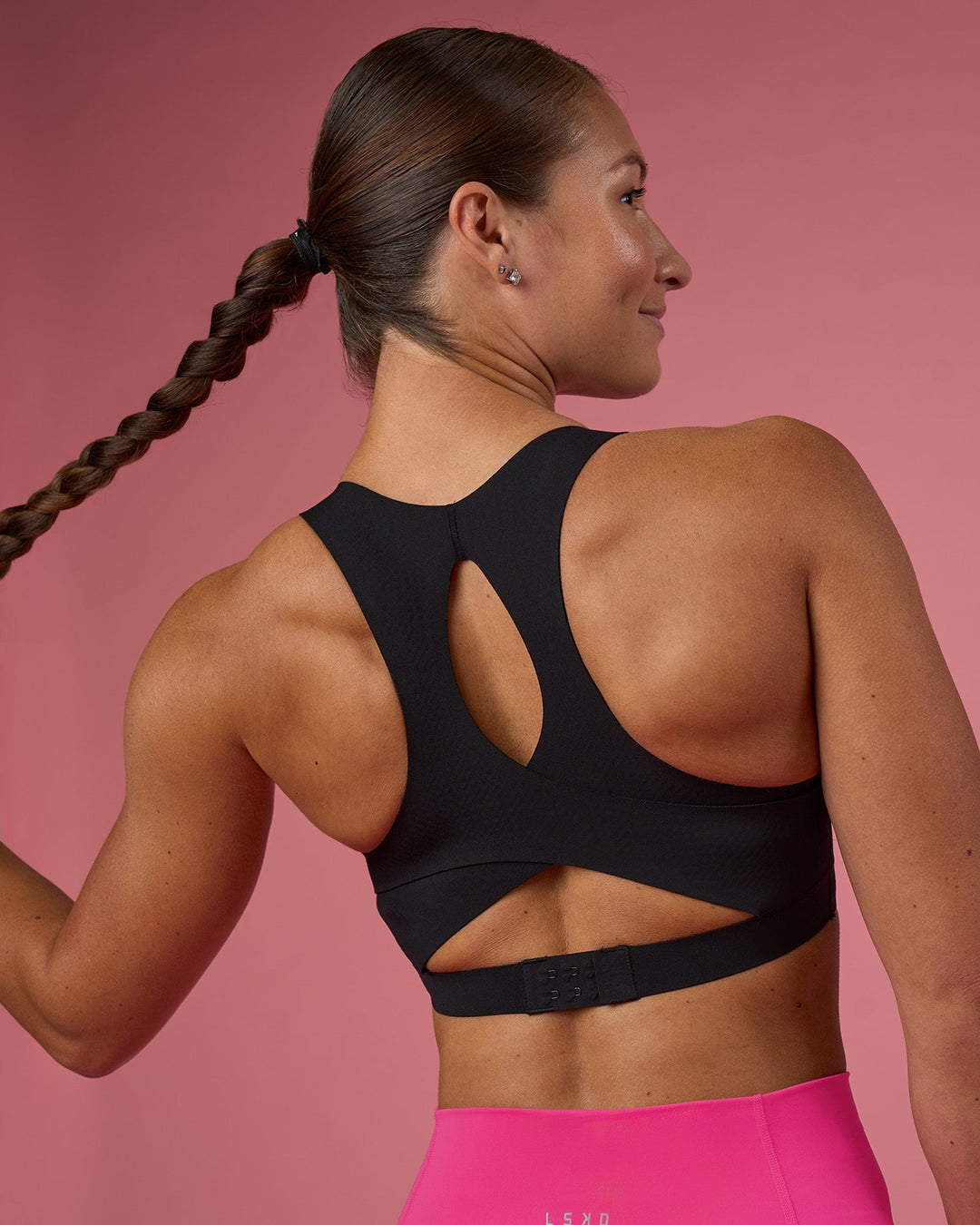 Woman wearing Fusion Sports Bra 2.0 - Black | Model:Hannah | Size:S