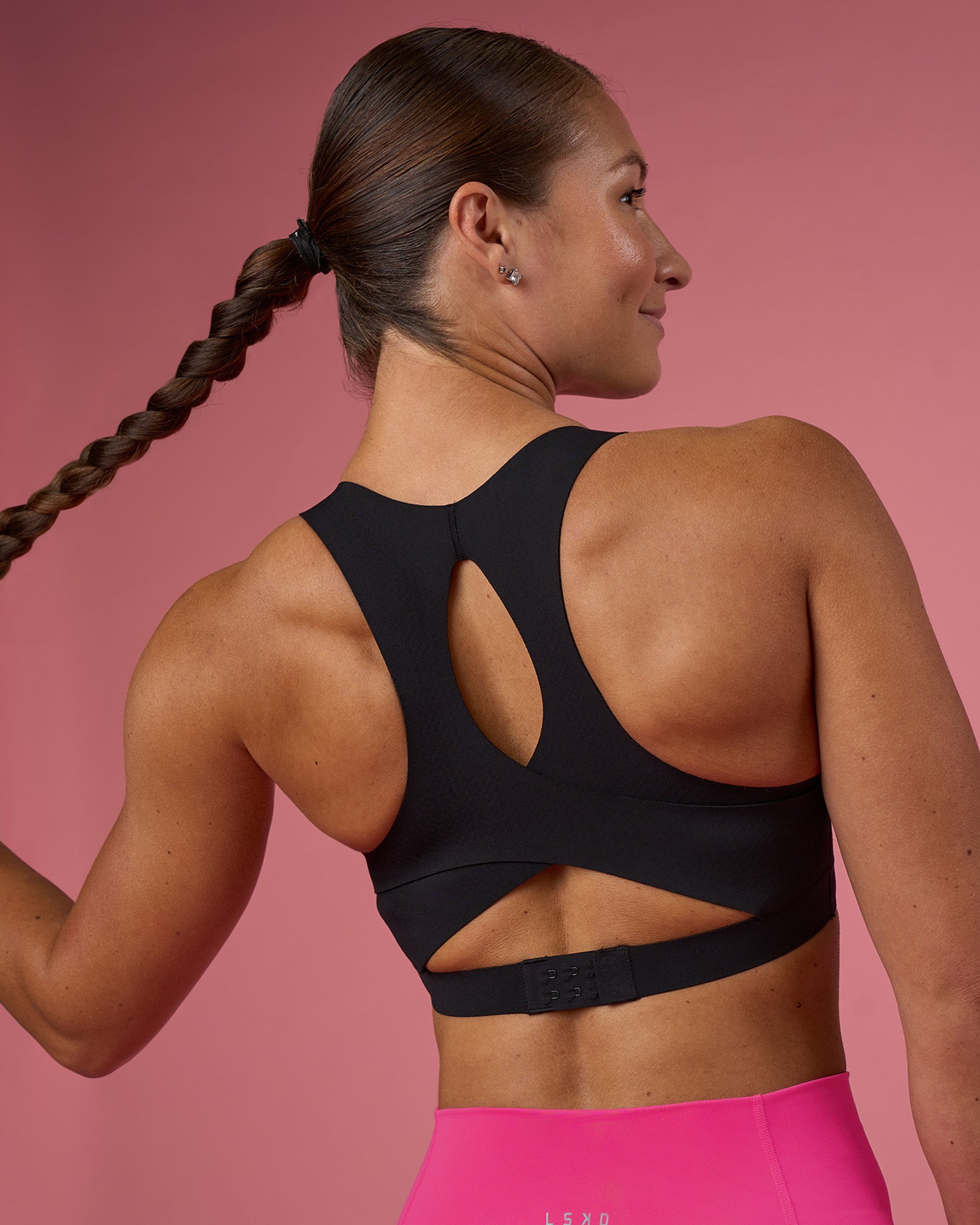 Woman wearing Fusion Sports Bra 2.0 - Black | Model:Hannah | Size:S