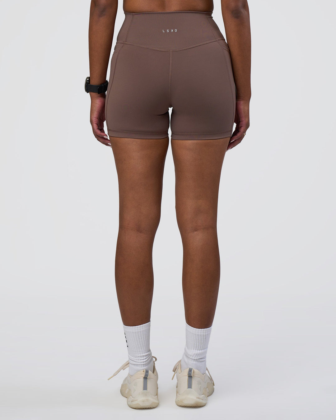 Woman wearing Fusion Ultra High-Rise 4&quot; Short Pockets - Peppercorn | Model:Rica | Size:S