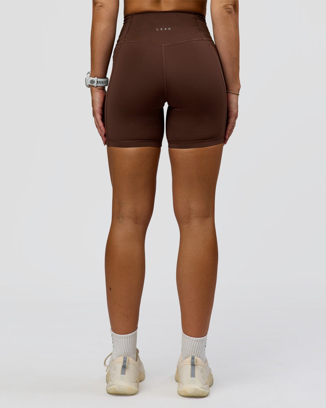 Woman wearing Fusion Ultra High-Rise 6" Short Pockets - Hot Chocolate | Model:Summer | Size:S