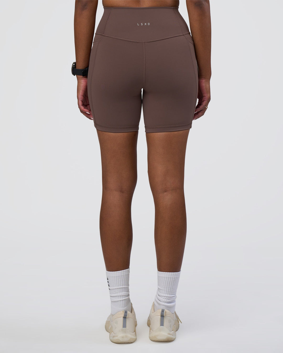 Woman wearing Fusion Ultra High-Rise 6&quot; Short Pockets - Peppercorn | Model:Rica | Size:S