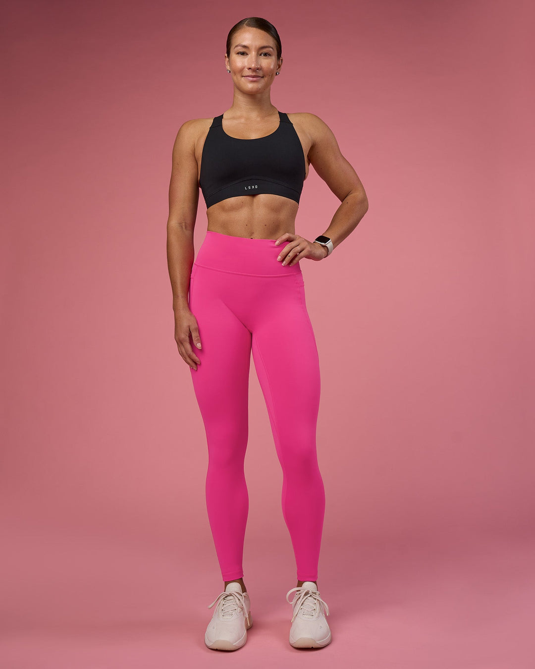 Woman wearing Fusion Sports Bra 2.0 - Black | Model:Hannah | Size:S