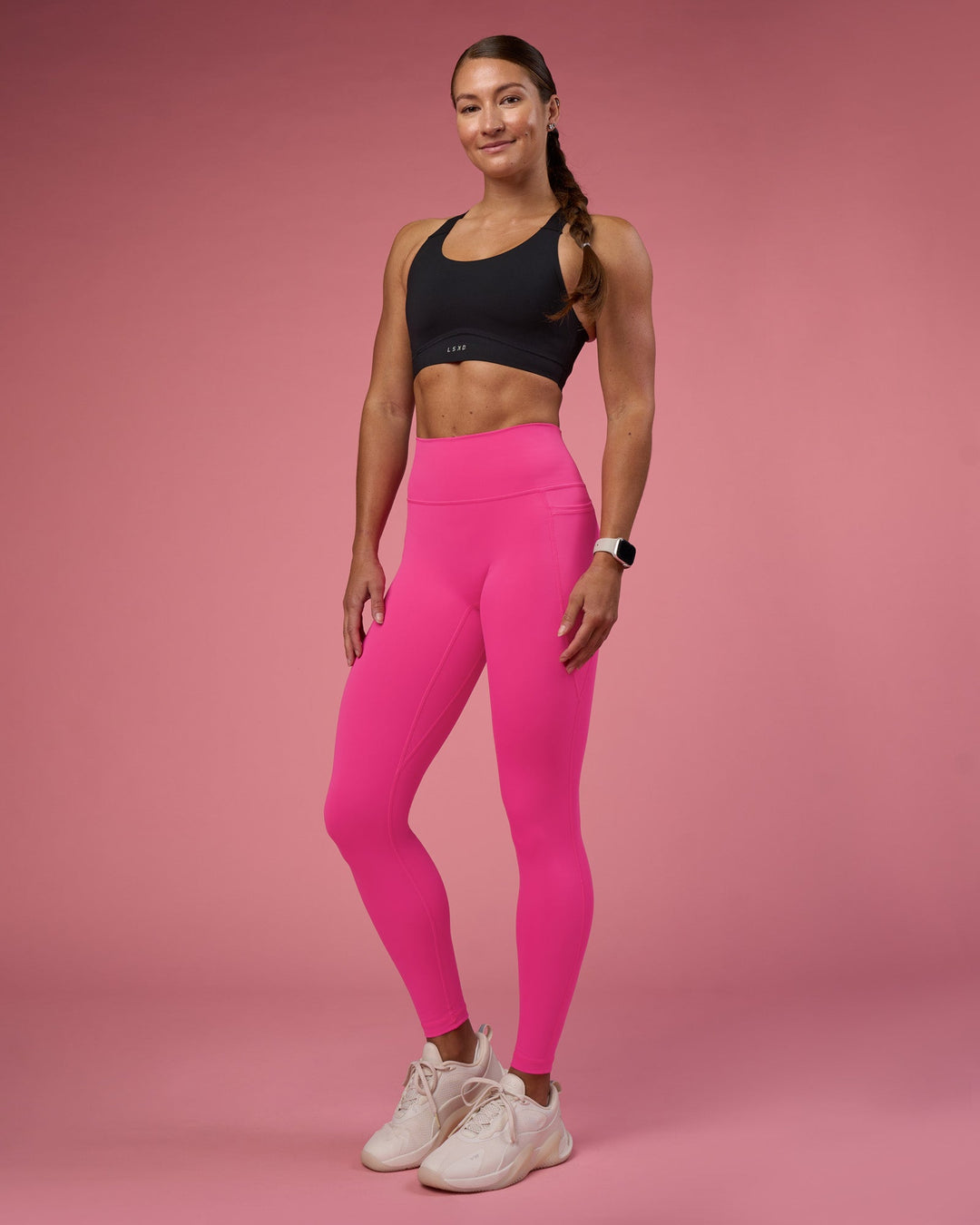 Woman wearing Fusion Sports Bra 2.0 - Black | Model:Hannah | Size:S