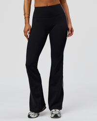 Woman wearing Fusion V-Contour Bind High-Rise Flared Legging - Black-white | Model:Bianca | Size:S | Thumbnail Index: 8