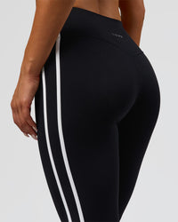 Woman wearing Fusion V-Contour Bind High-Rise Flared Legging - Black-white | Model:Bianca | Size:S | Thumbnail Index: 3