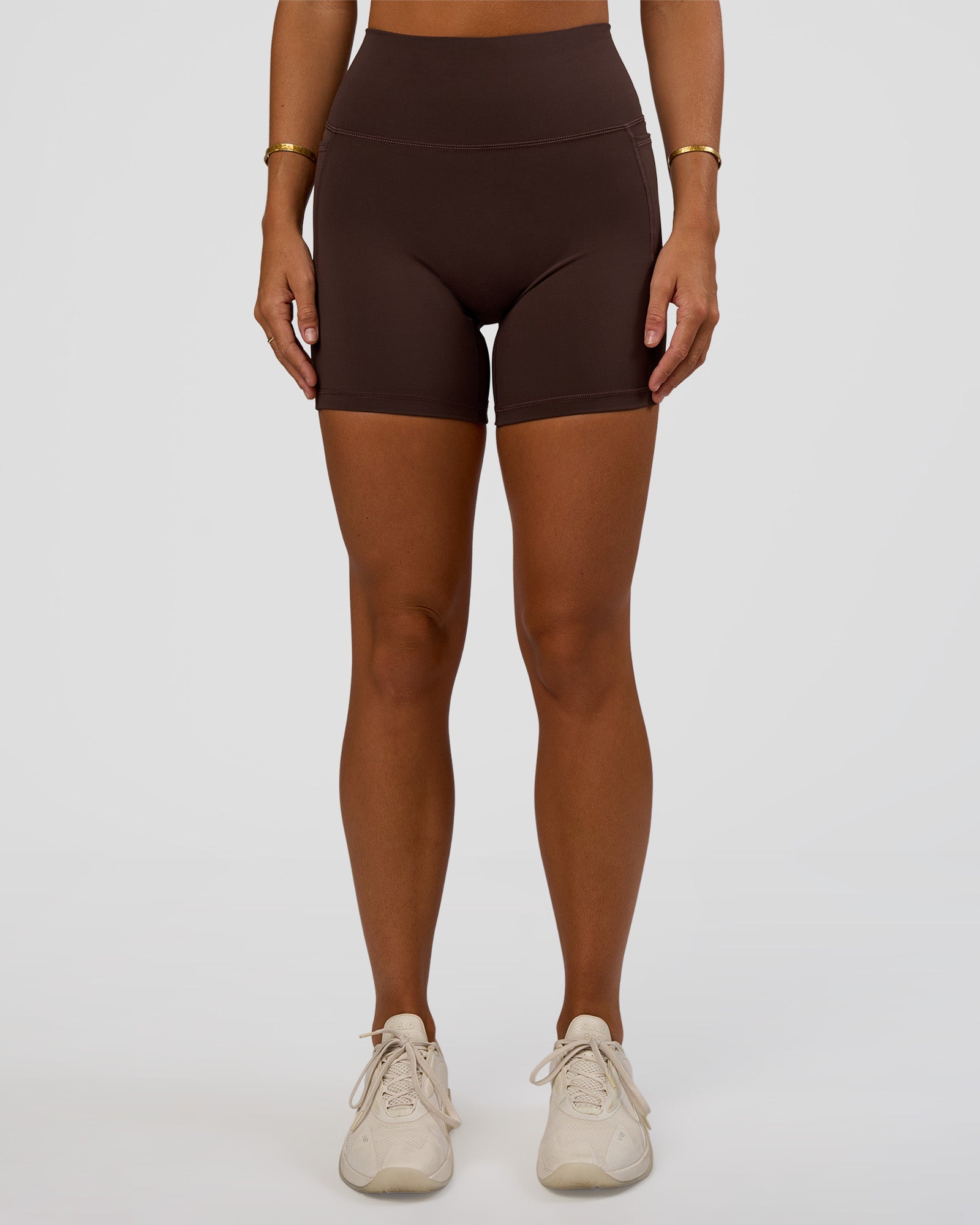 Woman wearing Fusion V-Contour Ultra High-Rise 6" Short Pockets - Hot Chocolate | Model:Amity | Size:S