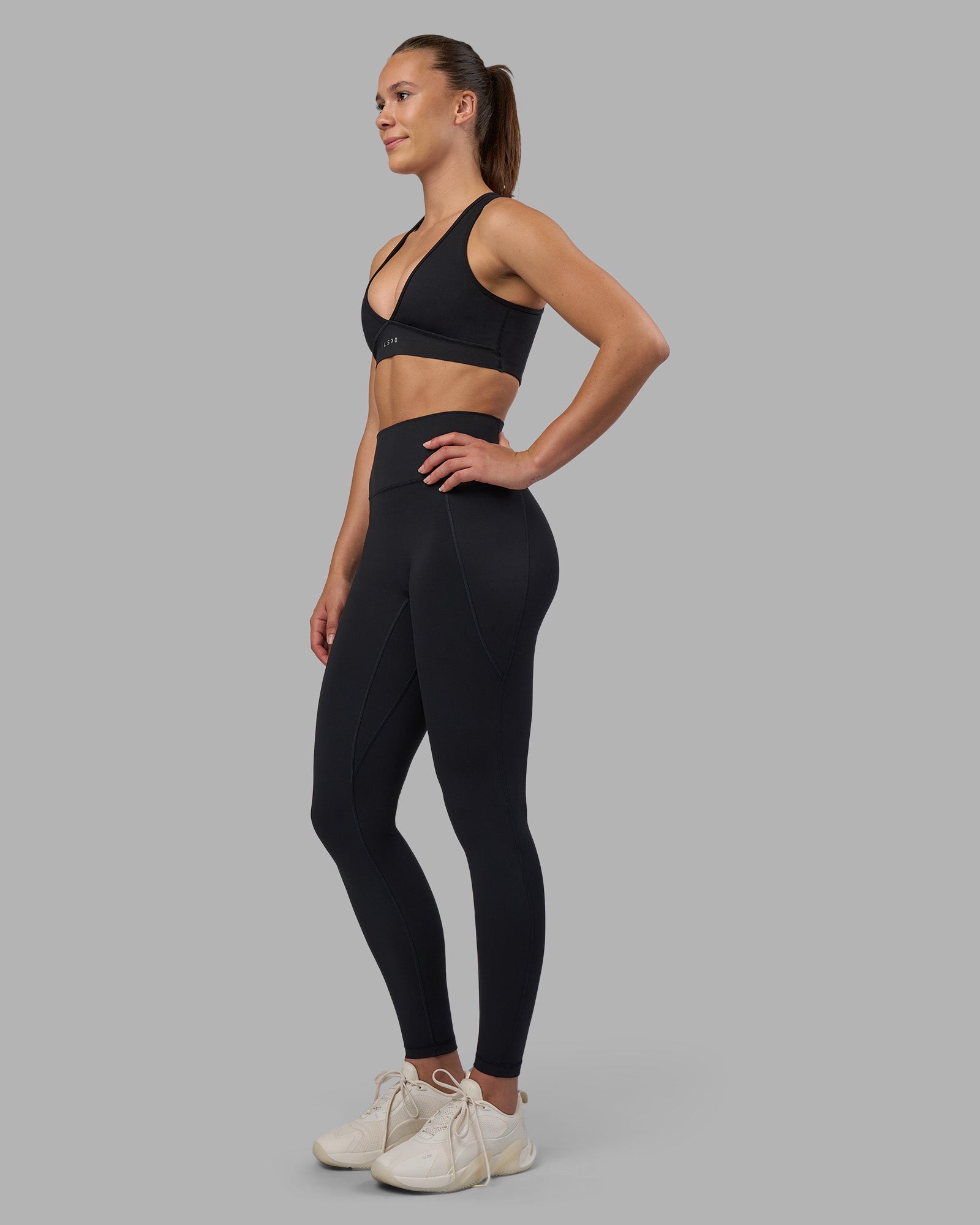 Fusion V-Contour Ultra High-Rise Full Length Legging Pockets