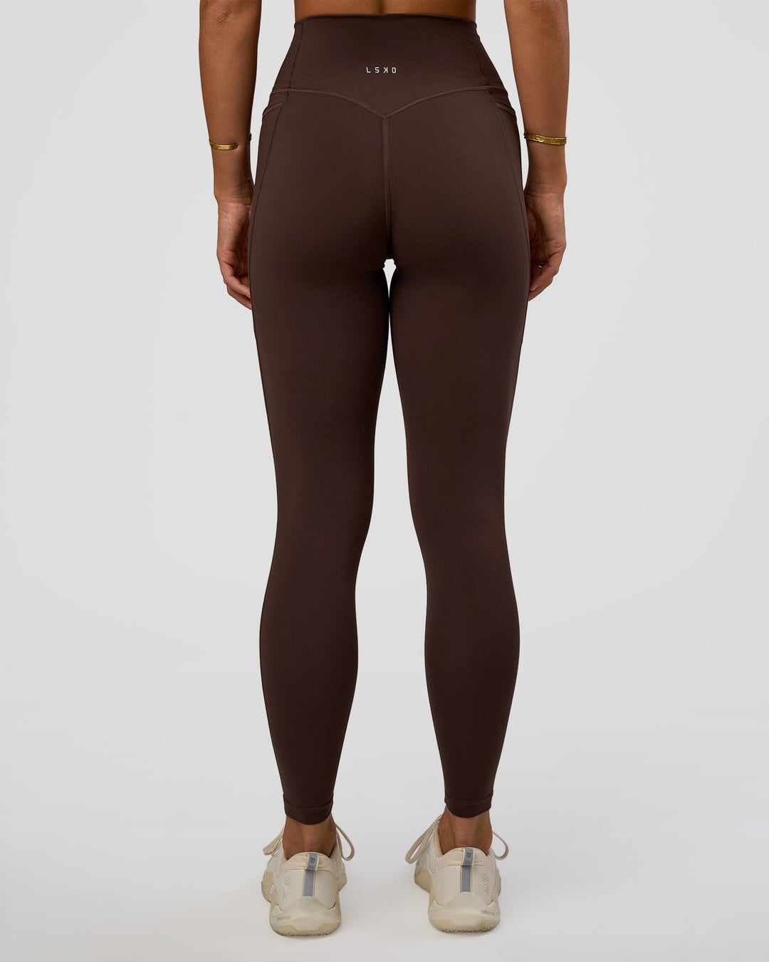 Woman wearing Fusion V-Contour Ultra High-Rise Full Length Legging Pockets - Hot Chocolate | Model:Amity | Size:S