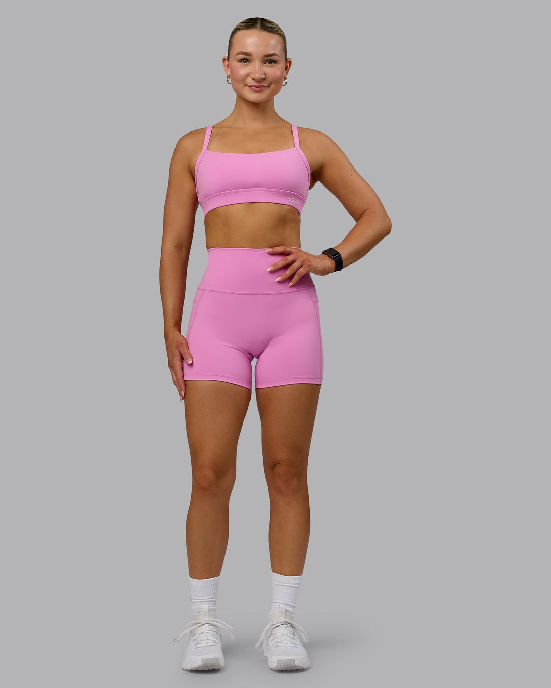 Woman wearing Fusion X-Short Tights - Spark Pink