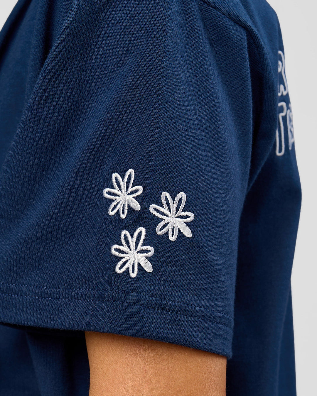 Woman wearing GG Heavyweight Oversized Tee - Future Navy | Model:Grace | Size:S - view 3