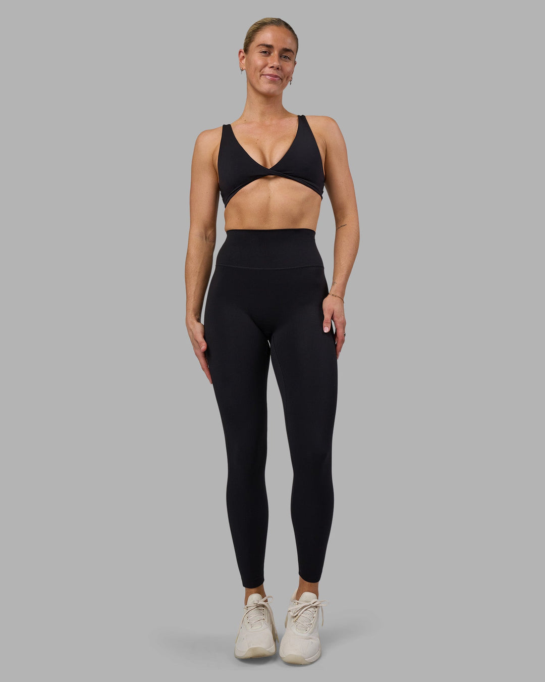 Woman wearing Impulse Reversible Sports Bra - Black | Model:Hannah | Size:S