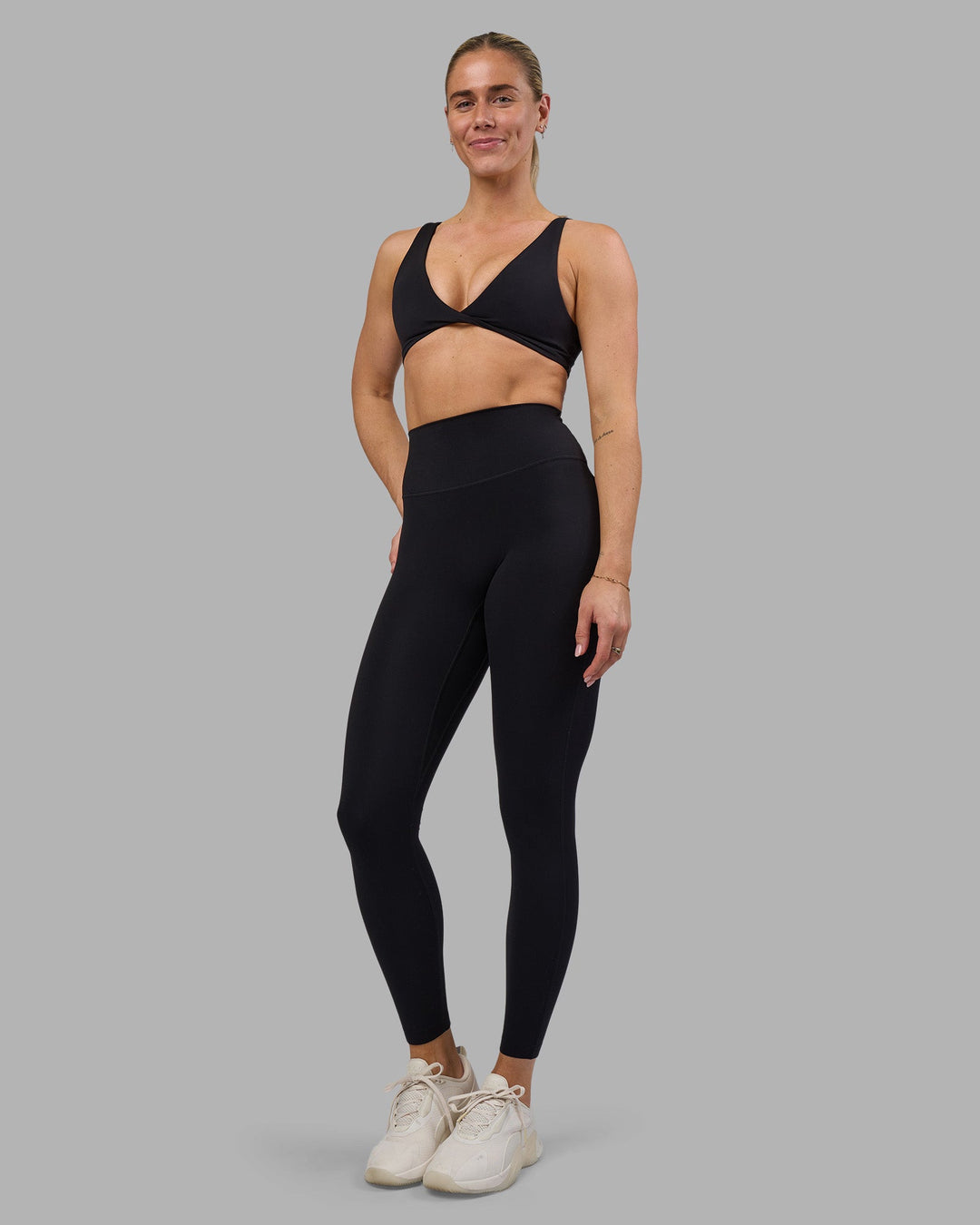 Woman wearing Impulse Reversible Sports Bra - Black | Model:Hannah | Size:S