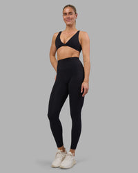 Woman wearing Impulse Reversible Sports Bra - Black | Model:Hannah | Size:S | Thumbnail Index: 3