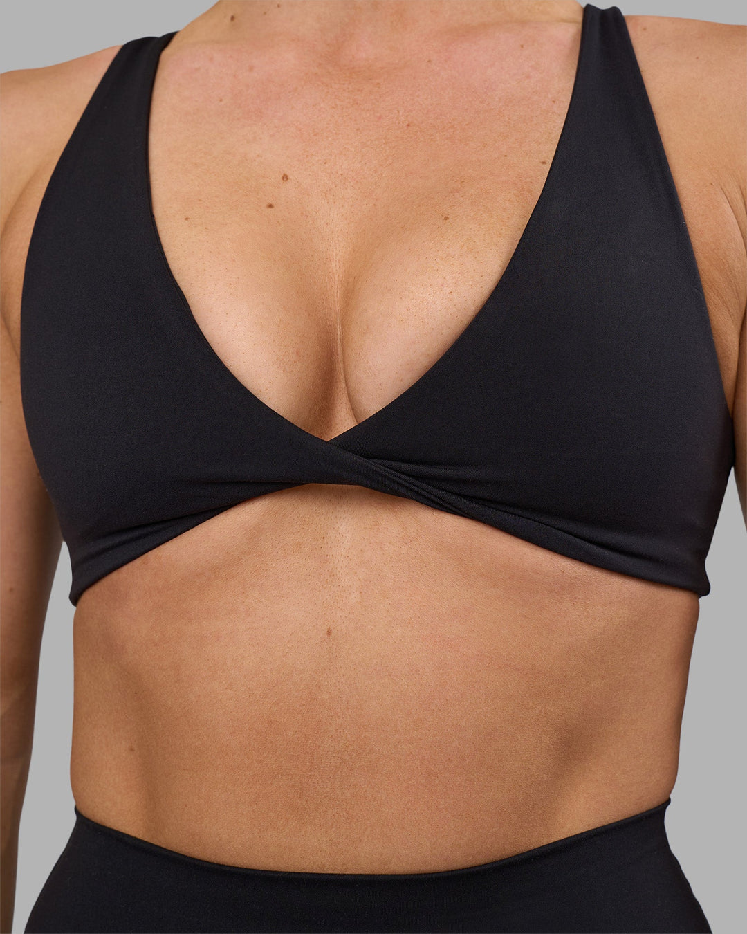 Woman wearing Impulse Reversible Sports Bra - Black | Model:Hannah | Size:S
