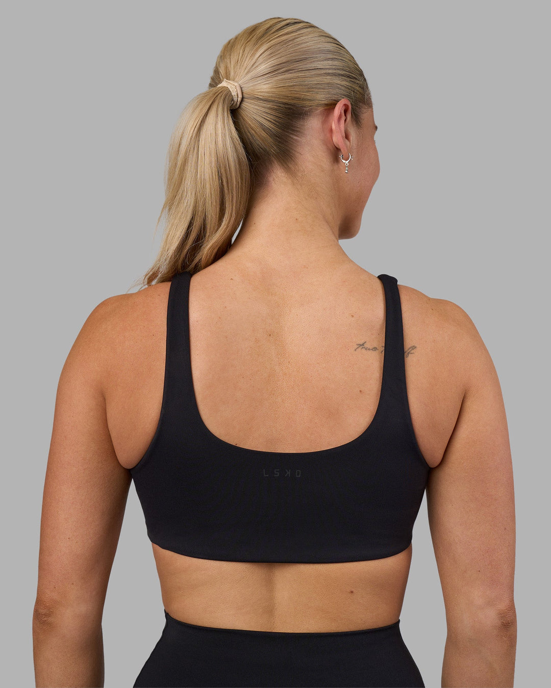 Woman wearing Impulse Reversible Sports Bra - Black | Model:Hannah | Size:S