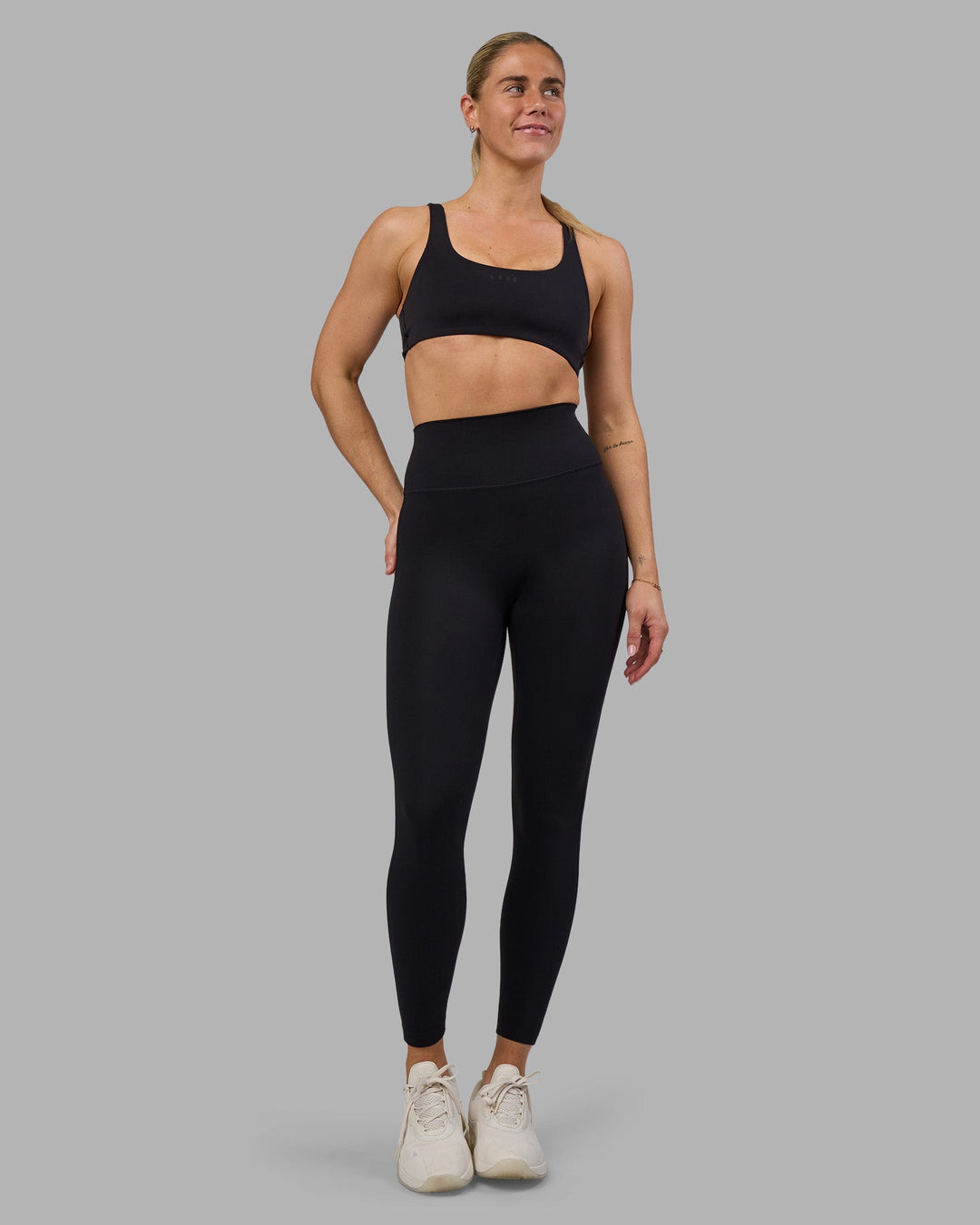 Woman wearing Impulse Reversible Sports Bra - Black | Model:Hannah | Size:S